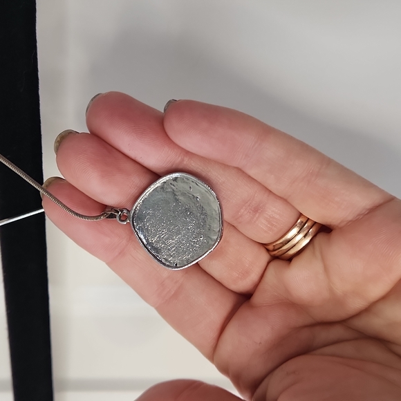 Handmade blue and white pendant - Picture 3 of 3